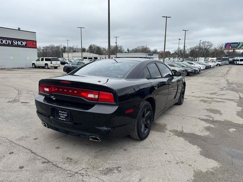 Used 2013 Dodge Charger SE image 3