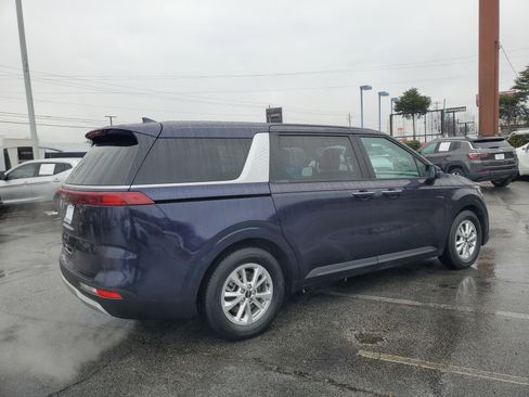 Used 2022 Kia Carnival LX image 6
