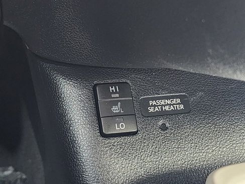 Used 2018 Toyota Prius Prime Advanced image 26