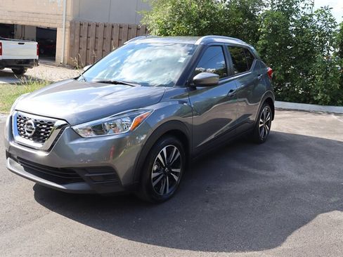 Used 2019 Nissan Kicks SV FWD image 3