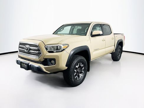 Used 2016 Toyota Tacoma TRD Off-Road image 3