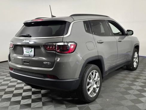 Used 2023 Jeep Compass Latitude AWD/4WD image 7