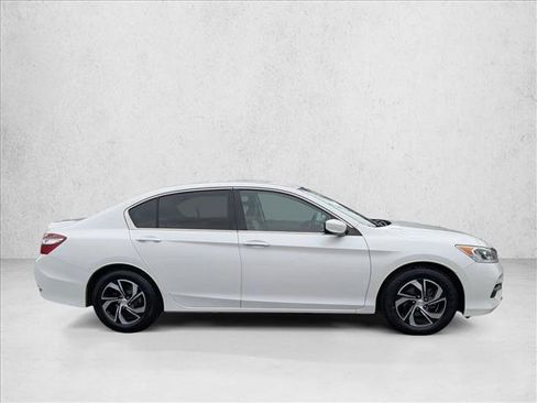 Used 2017 Honda Accord LX image 4