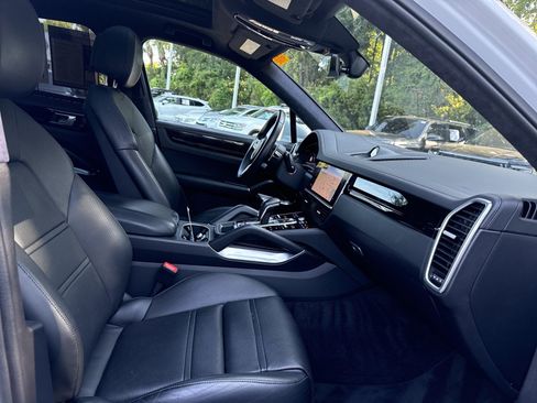 Used 2022 Porsche Cayenne Turbo AWD/4WD image 44