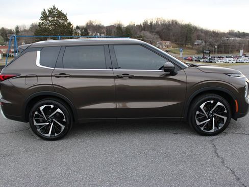Used 2022 Mitsubishi Outlander SEL image 10