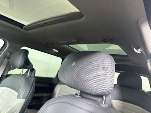 Used 2024 Kia EV9 Land image 12