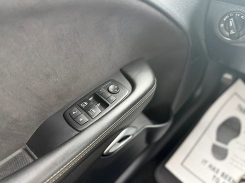 Used 2015 Dodge Challenger SRT image 27