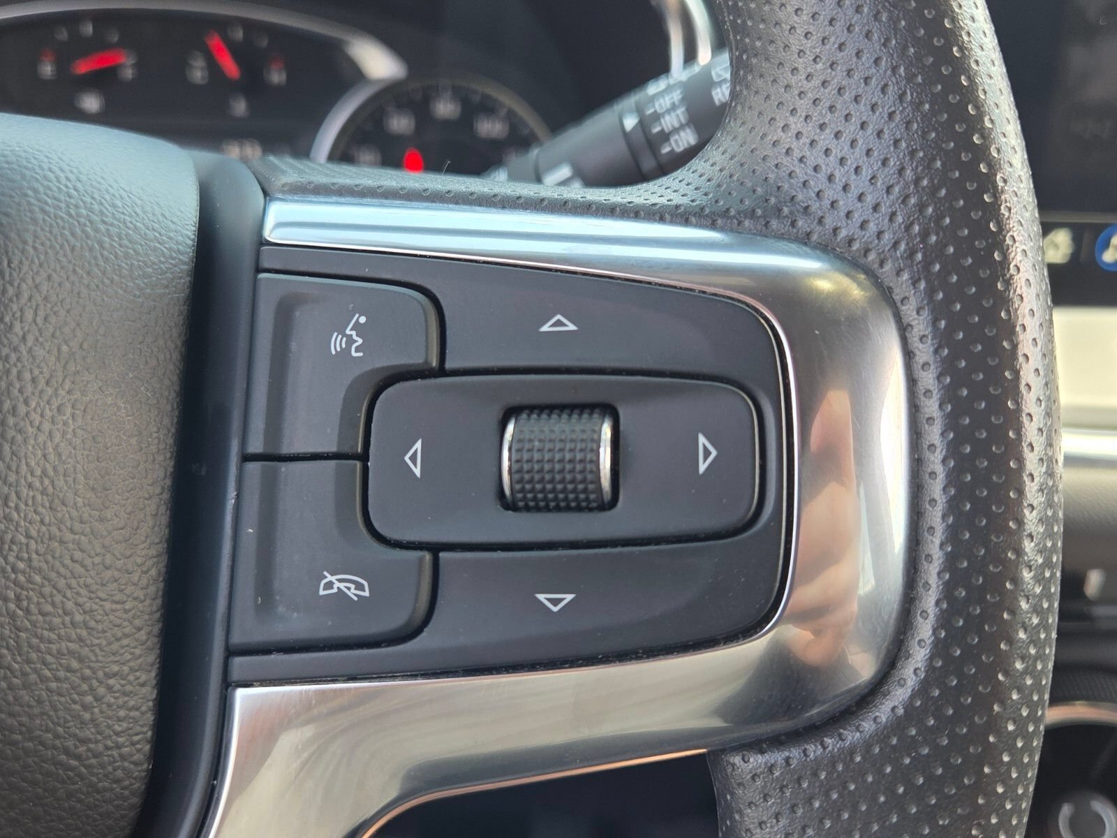 Used 2025 Chevrolet Blazer LT FWD image 24