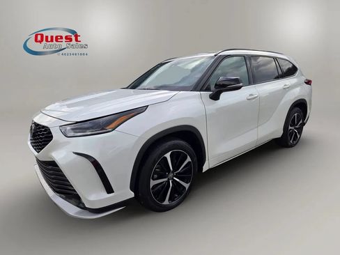 Used 2021 Toyota Highlander XSE AWD/4WD image 3