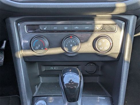 Used 2024 Volkswagen Tiguan SE image 25