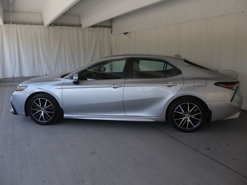 Used 2023 Toyota Camry SE AWD/4WD image 23