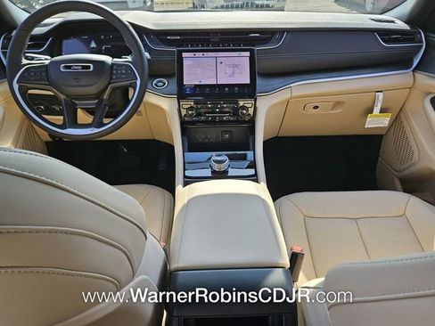 New 2025 Jeep Grand Cherokee Limited w/ Luxury Tech Group II image 8