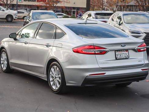 Used 2020 Ford Fusion SE image 2