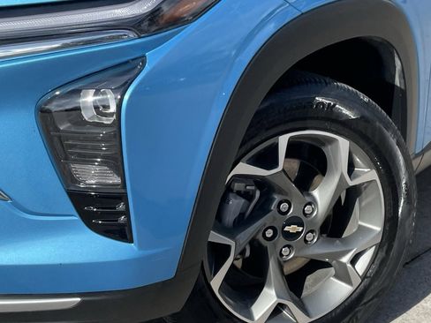 Certified 2025 Chevrolet Trax LT image 8