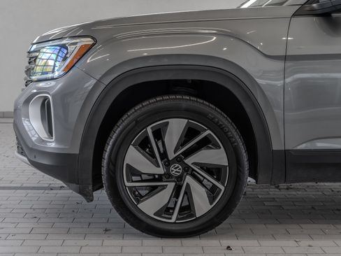 Used 2024 Volkswagen Atlas SE AWD/4WD image 4