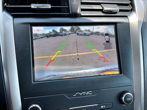 Used 2020 Ford Fusion SE FWD image 22