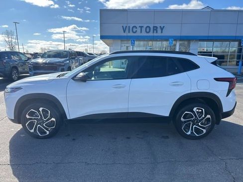 Used 2025 Chevrolet Trax RS w/ Driver Confidence Package image 8