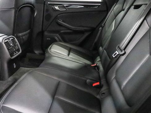 Used 2024 Porsche Macan AWD/4WD image 19
