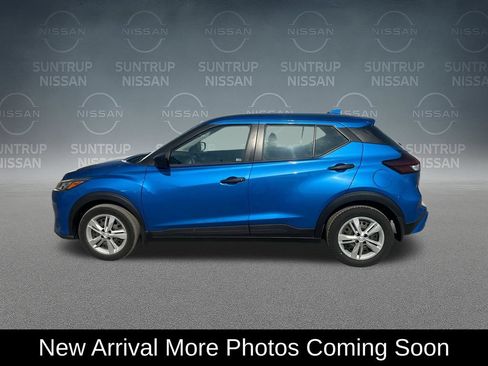 Used 2023 Nissan Kicks S FWD image 2