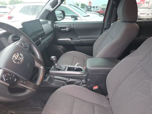 Used 2016 Toyota Tacoma TRD Sport w/ Towing Package AWD/4WD image 7