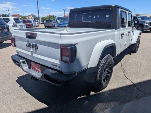 Used 2021 Jeep Gladiator Sport AWD/4WD image 5