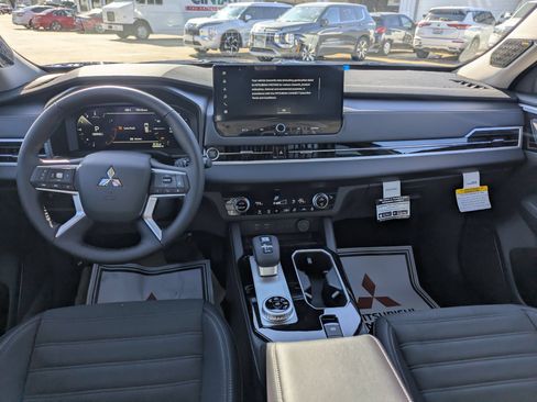 New 2026 Mitsubishi Outlander SE FWD image 15