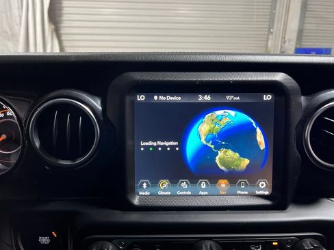 Used 2022 Jeep Wrangler Unlimited Sahara AWD/4WD image 38