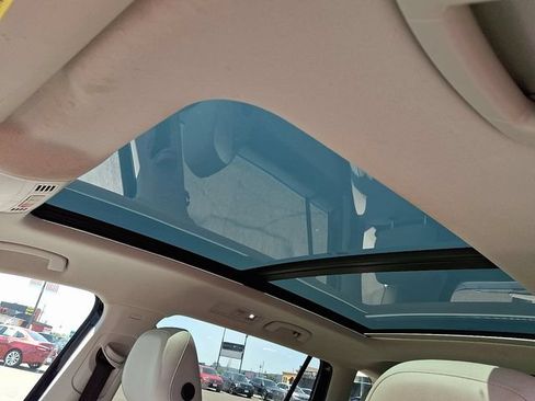 Used 2023 Volkswagen Tiguan SE w/ Panoramic Sunroof Package AWD/4WD image 15