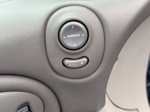 Used 2004 Chrysler 300M FWD image 17