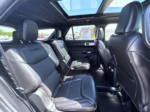Used 2022 Ford Explorer ST w/ Equipment Group 401A AWD/4WD image 18