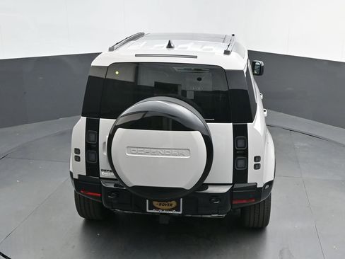 New 2026 Land Rover Defender 110 X-Dynamic SE AWD/4WD image 36