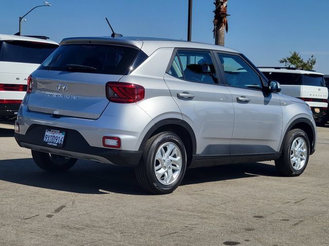 Certified 2026 Hyundai Venue SE FWD image 4
