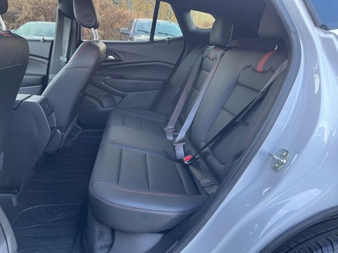 Certified 2025 Chevrolet Trax RS image 14