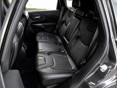 Used 2022 Jeep Cherokee Limited image 50