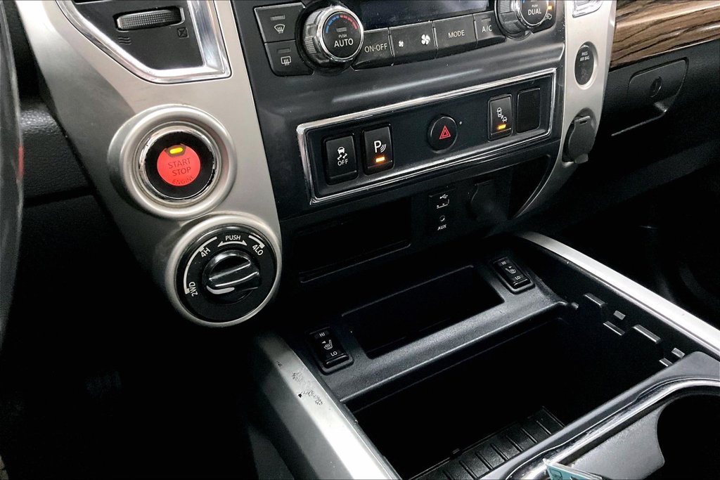 Used 2017 Nissan Titan SL AWD/4WD image 16