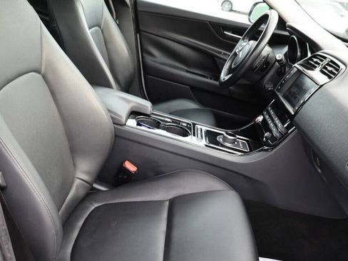 Used 2018 Jaguar XE Premium AWD/4WD image 15