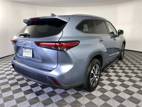 Used 2021 Toyota Highlander XLE image 8