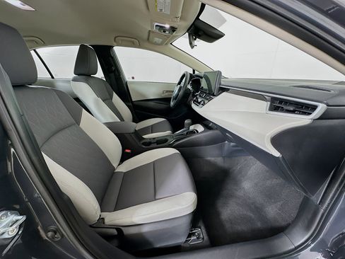 Used 2025 Toyota Corolla LE image 30