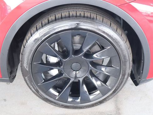Used 2023 Tesla Model Y Long Range AWD/4WD image 32