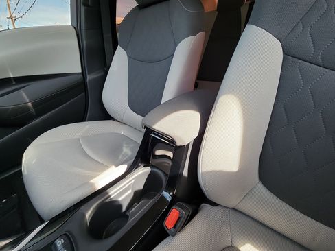 Used 2022 Toyota Corolla LE FWD image 21