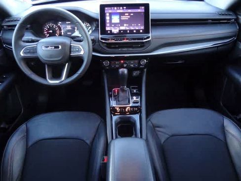 Used 2025 Jeep Compass Trailhawk AWD/4WD image 10