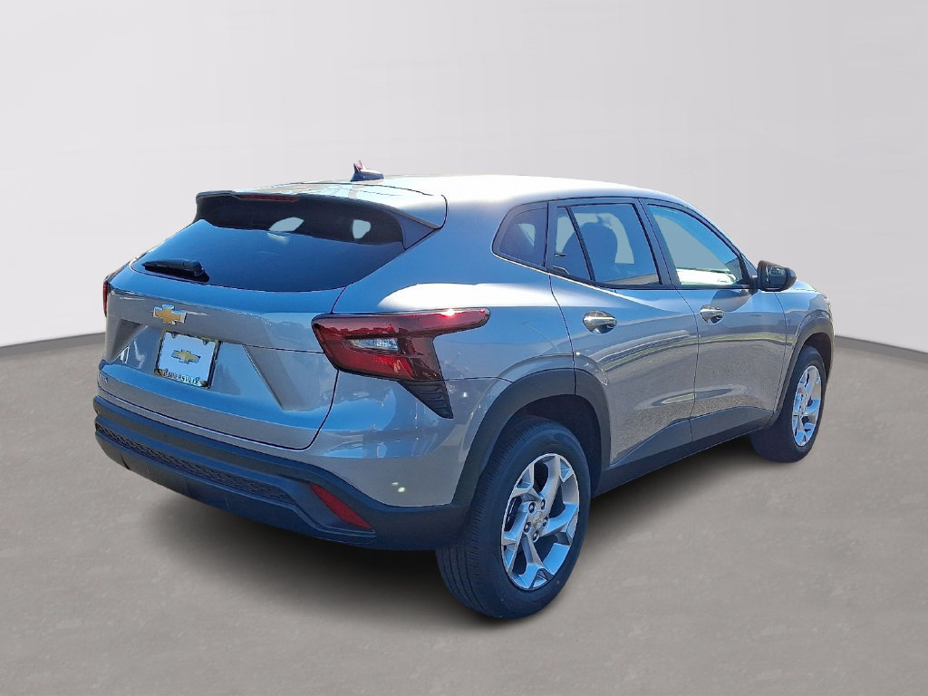 New 2026 Chevrolet Trax LS w/ LS Convenience Package FWD image 4