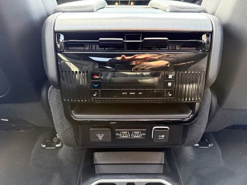 New 2026 Jeep Grand Wagoneer Limited AWD/4WD image 17