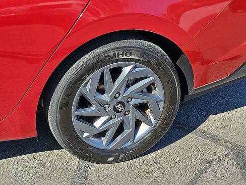 Used 2024 Hyundai Elantra SEL FWD image 16