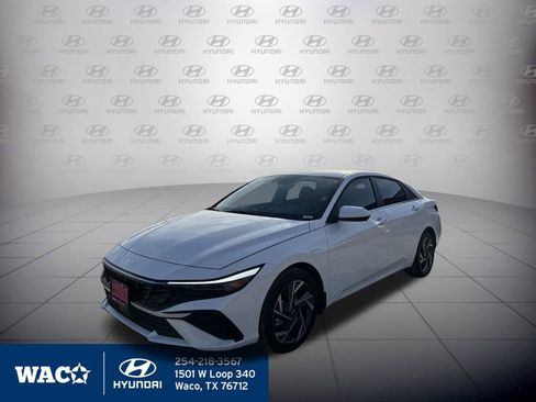 Used 2025 Hyundai Elantra SEL image 9
