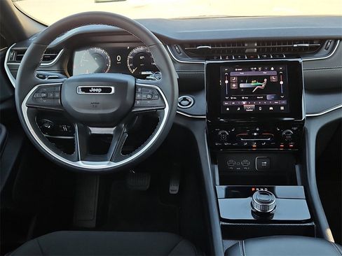 New 2025 Jeep Grand Cherokee L Laredo w/ Luxury Tech Group I image 19