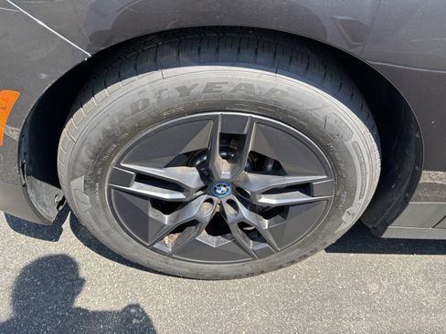 Used 2023 BMW iX xDrive50 w/ Premium Package AWD/4WD image 13