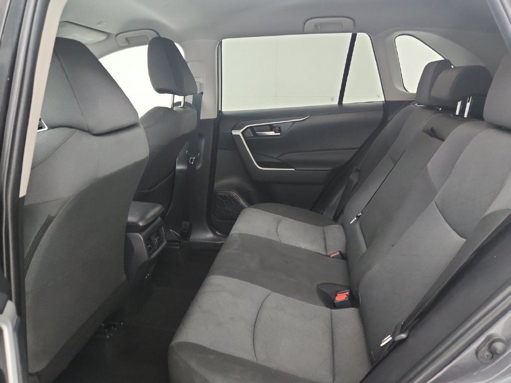 Used 2025 Toyota RAV4 XLE FWD image 30