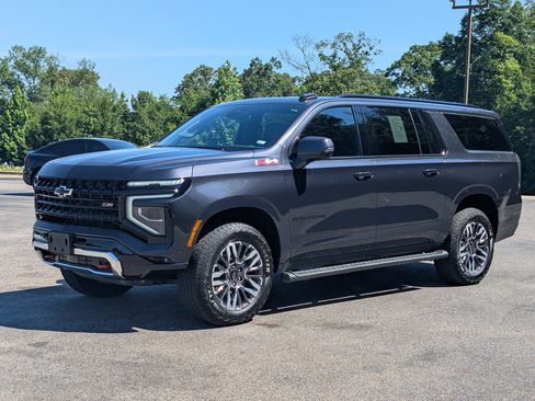 Used 2026 Chevrolet Suburban Z71 w/ Comfort Package AWD/4WD image 5