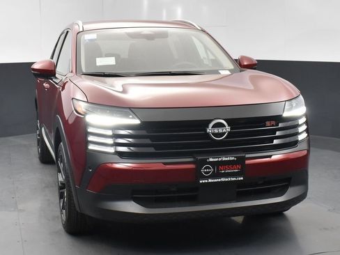 New 2025 Nissan Kicks SR image 2